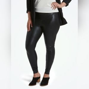HUE - Plus Size Body Gloss Leggings BNWT